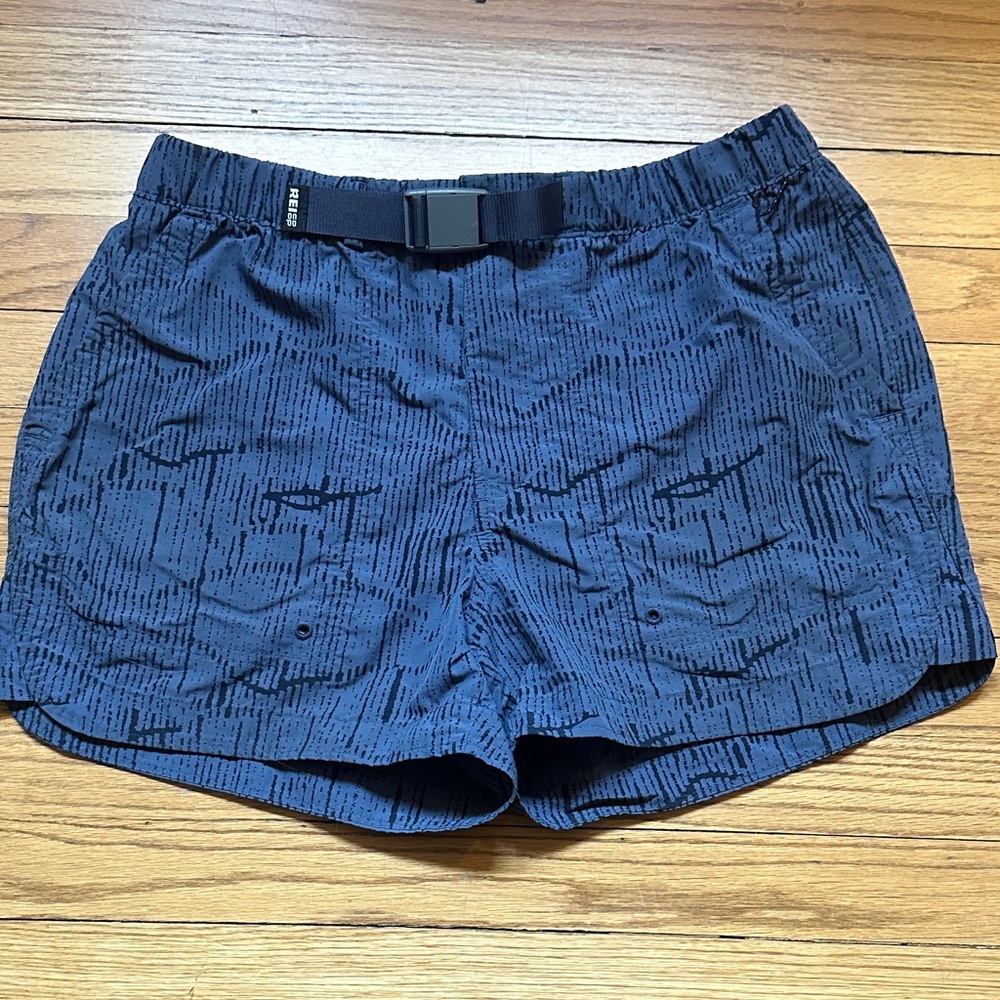 REI Co-op Women's Navy Cargo Shorts M